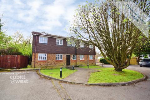 Ground floor flat to rent, Braemar Avenue, South Croydon CR2