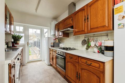 3 bedroom terraced house for sale, Broadhurst Avenue, Ilford