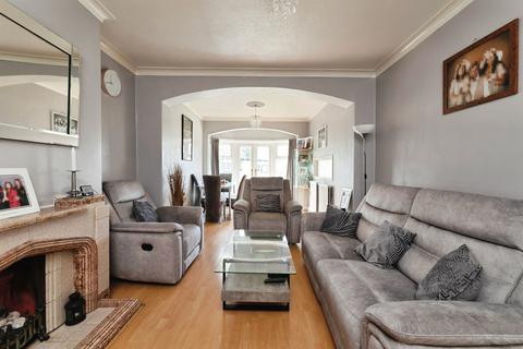 3 bedroom terraced house for sale, Broadhurst Avenue, Ilford