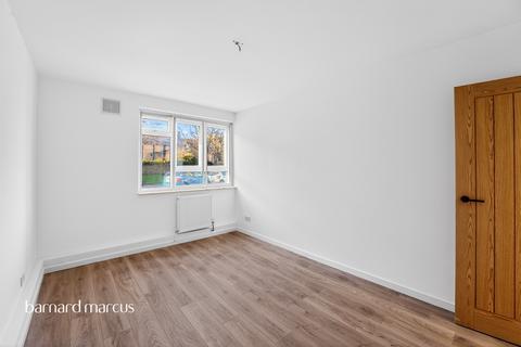 2 bedroom apartment for sale, Elspeth Road, London