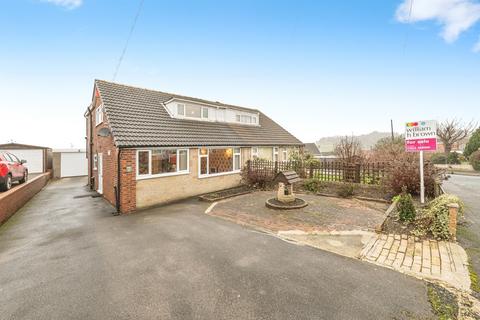 4 bedroom semi-detached house for sale, Moor Park Court, Dewsbury