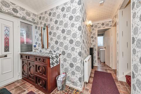 4 bedroom semi-detached house for sale, Moor Park Court, Dewsbury