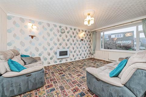 4 bedroom semi-detached house for sale, Moor Park Court, Dewsbury