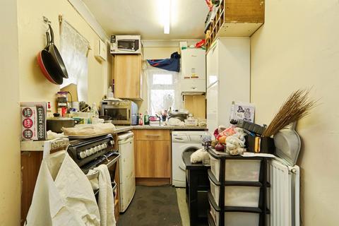 undefined, Wyther Park Close, LEEDS