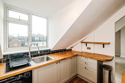 2 bedroom flat for sale, Sackville Gardens, Hove