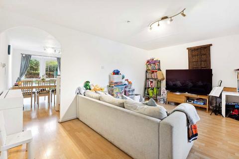 2 bedroom house to rent, St. Gerards Close, London SW4