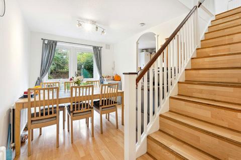 2 bedroom house to rent, St. Gerards Close, London SW4