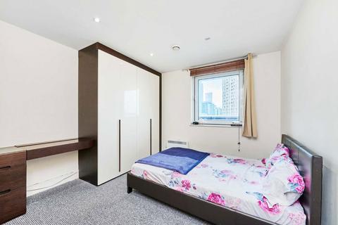 2 bedroom flat to rent, Prestons Road, London E14