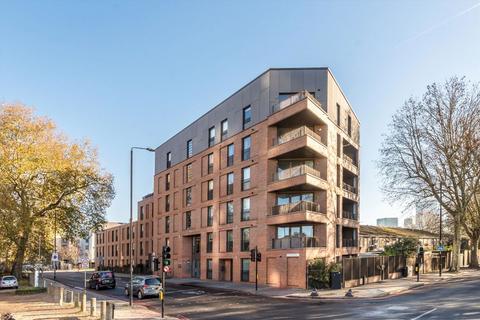 3 bedroom flat to rent, St. Pauls Way, London E3