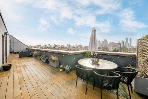 3 bedroom flat to rent, St. Pauls Way, London E3