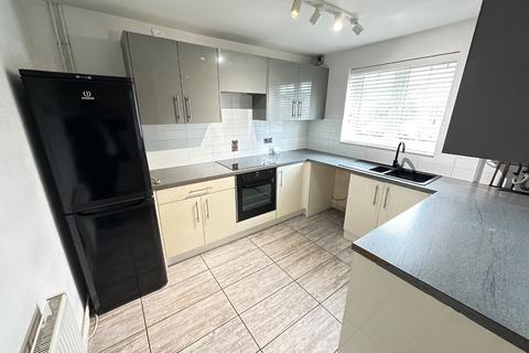 2 bedroom terraced house to rent, Chelsworth Close, Luton, Bedfordshire, LU2 9SU