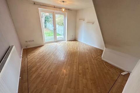 2 bedroom terraced house to rent, Chelsworth Close, Luton, Bedfordshire, LU2 9SU