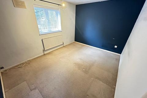 2 bedroom terraced house to rent, Chelsworth Close, Luton, Bedfordshire, LU2 9SU