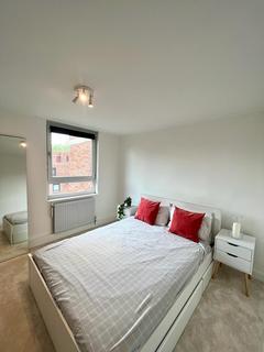 1 bedroom flat for sale, Lily Close, St Pauls Court, London, W14