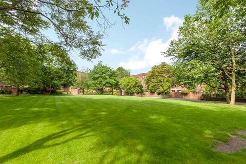 1 bedroom flat for sale, Lily Close, St Pauls Court, London, W14