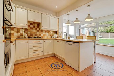 2 bedroom detached bungalow for sale, Hind Heath Road, Sandbach