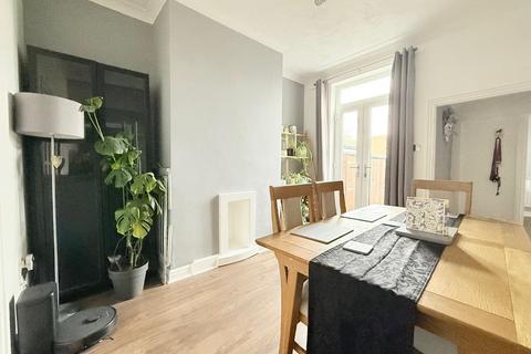 3 bedroom terraced house to rent, Orchard Street, Newcastle ST5