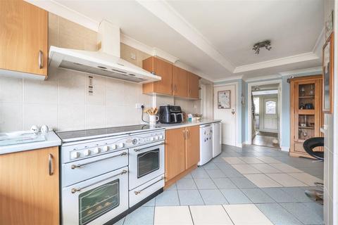 4 bedroom semi-detached house for sale, Willington Street, Maidstone