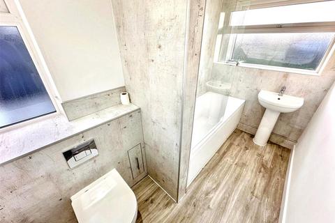 3 bedroom detached house to rent, Thorold Avenue, Cranwell Village, Sleaford
