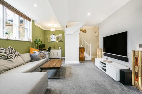 2 bedroom end of terrace house for sale, Old School Mews, Staines-upon-Thames, Surrey, TW18