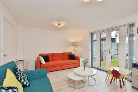 3 bedroom terraced house for sale, Fontaines Road, Glebe Farm, Milton Keynes