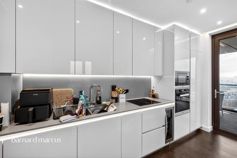3 bedroom flat for sale, Charles Clowes Walk, London