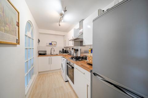 2 bedroom maisonette for sale, Hardwicke Road, London