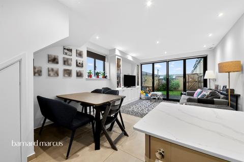 4 bedroom end of terrace house for sale, Bacon Lane, Edgware
