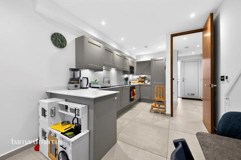 4 bedroom end of terrace house for sale, Bacon Lane, Edgware