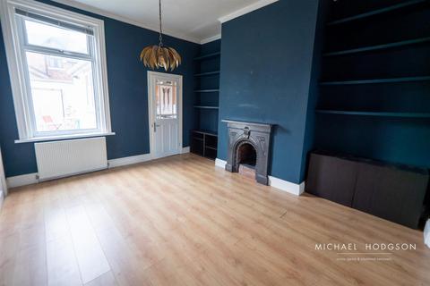 3 bedroom terraced house to rent, Holyoake Terrace, Roker, Sunderland