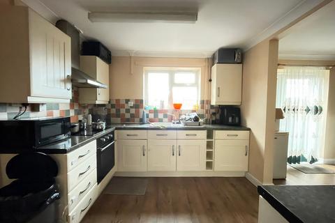 3 bedroom semi-detached house for sale, Ollard Avenue, Wisbech