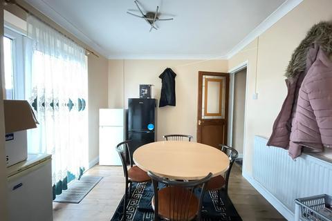 3 bedroom semi-detached house for sale, Ollard Avenue, Wisbech