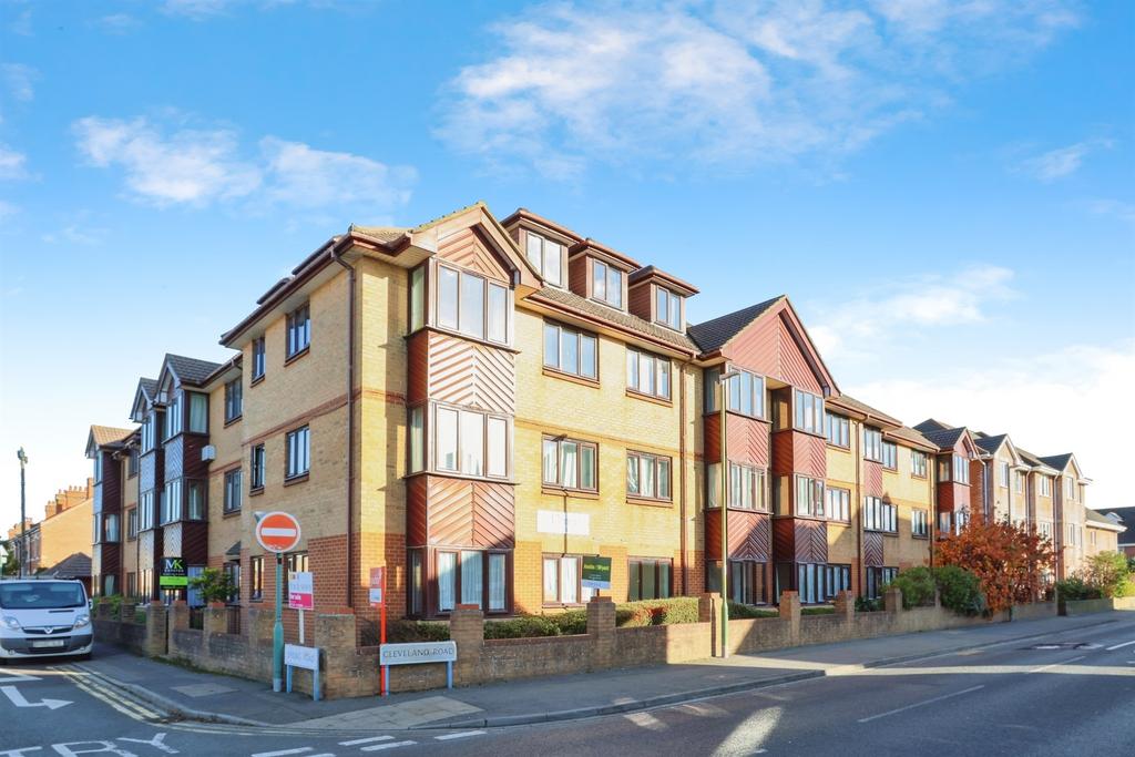 2 bedroom flat for sale