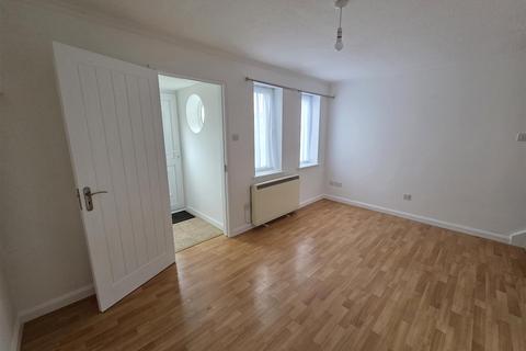 1 bedroom semi-detached house to rent, St. Erme