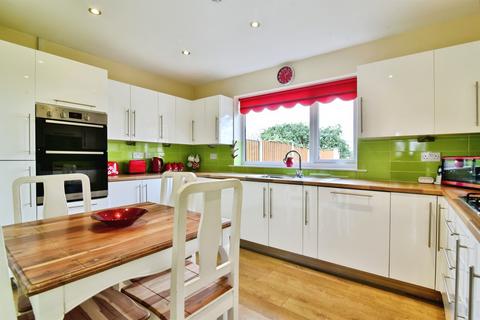 2 bedroom detached bungalow for sale, Broomwood Close, Beighton, Sheffield