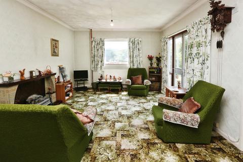 4 bedroom semi-detached bungalow for sale, Dale Drive, Gosport