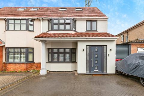 4 bedroom semi-detached house for sale, Whitby Road, Slough