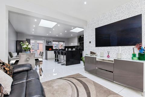 4 bedroom semi-detached house for sale, Whitby Road, Slough