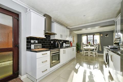 4 bedroom detached house for sale, Boundary Close, Swindon