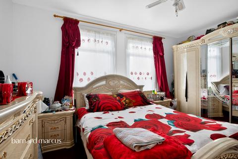 3 bedroom terraced house for sale, Thackeray Avenue, London