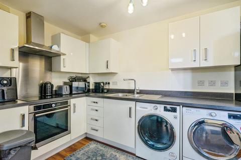 1 bedroom ground floor flat for sale, Champness Road, Barking