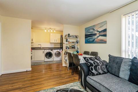1 bedroom ground floor flat for sale, Champness Road, Barking