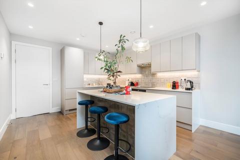 2 bedroom flat to rent, Kilburn High Road, London NW6