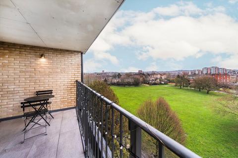 2 bedroom flat to rent, Kilburn High Road, London NW6