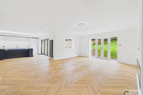 4 bedroom detached bungalow for sale, Exeter Road, Kingsteignton