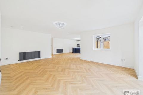 4 bedroom detached bungalow for sale, Exeter Road, Kingsteignton