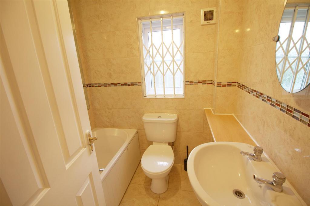 Family bathroom.jpg