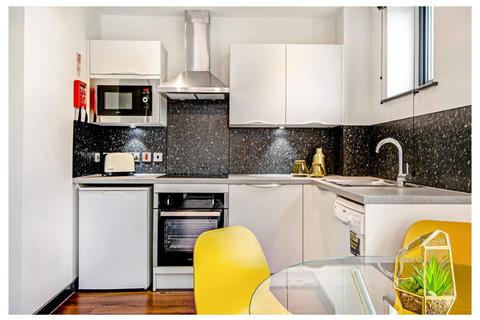 Studio to rent, 83 Cardigan Lane