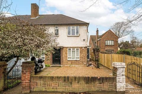 Studio to rent, Ellesmere Road, London W4