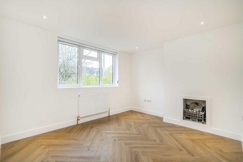 Studio to rent, Ellesmere Road, London W4